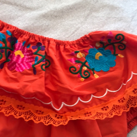 Mexican off the shoulder traditional blouse - Picture 3 of 4